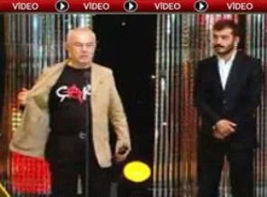 Canlı yayında iki gazeteci birbirine düştü