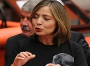 CHP'li kadın vekil tişörtlü tepki gösterdi