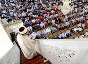 Cuma namazında İngilizce hutbe
