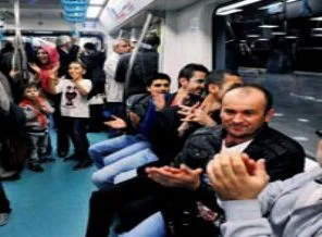 Denizin altında teşekkür alkışları