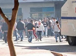Derbi öncesi taşlı sopalı kavga