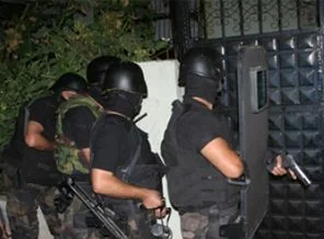 Diyarbakır'da şafak operasyonu