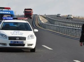 'Dur' ihtarına uymayan sürücü vuruldu
