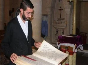 El yazması İncil'i çaldılar