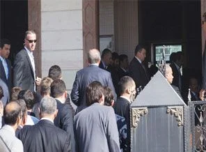 Erdoğan cami kapısı girişinde namaz kıldı