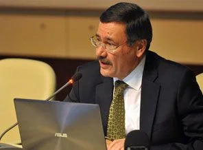 Gökçek: Rektör marjinallerden korkuyor
