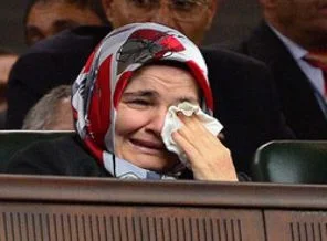 Gözyaşlarına boğuldular