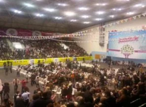 HDP kongresi önünde Apocu Marşı