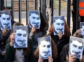İstanbul Üniversitesi'nde protestolu açılış