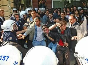 İzmir'de 35 TGB üyesi gözaltına alındı