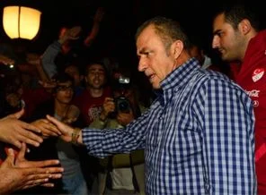 Juventus maçından önce eski oyuncularını arayarak motive etmiş