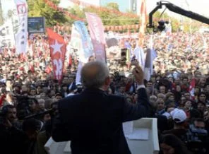 Kılıçdaroğlu: Dolmabahçe'de Kadıköy'den gelen kadınları dikizliyor