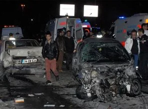 Küçükçekmece'de feci kaza: 2 ölü 8 yaralı