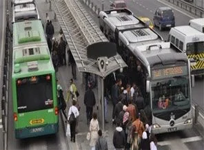 Metrobüs şöförleri de artık standarta girdi