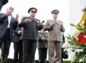 Necdet Özel'den İzzetbegoviç'in mezarına ziyaret