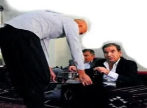 O doktor kan davalarına neşter vuruyor