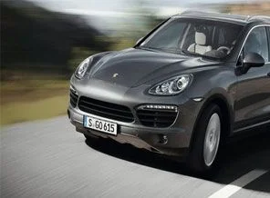 Porsche'nin tavanı su sızdırdı!
