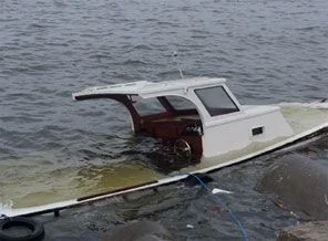 Rize'de şiddetli fırtına hayatı felç etti
