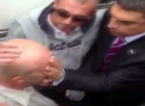 Saldırganın yüzünü silerken böyle görüntülendi