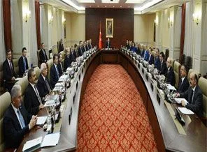 Şentop: Türkiye başörtülü bakana hazır