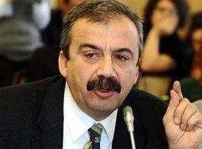 Sırrı Süreyya Önder: Bunlar bu kadar kuş beyinlidir