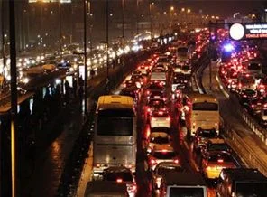 Trafikte dönüş alarmı