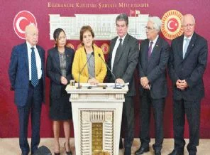 Ulusalcıların başörtüsü rahatsızlığı tırmanıyor!