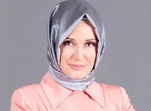 Ünlü spiker Serra Karaçam'a başörtüsü hakareti