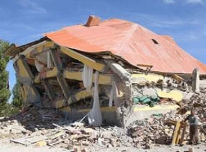 Van depreminde hayatını kaybedenler unutulmadı