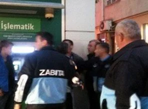 Zabıtalar seyyar satıcıyı tekme tokat dövdü
