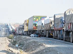 750 milyon dolarlık mal yüklü Türk TIR'ları Habur'da 'takıldı'