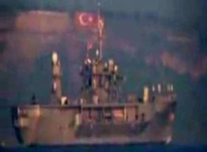 ABD savaş gemisi Çanakkale'den geçti