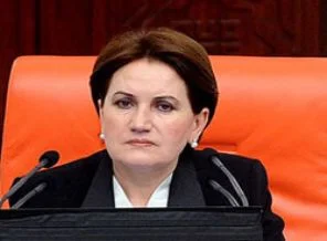 Akşener başörtüsü takacak mı?
