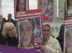 Annesinin mezarı başında uyuyup kaldı