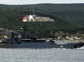 Askeri Rus gemisi Çanakkale Boğazı'ndan geçti