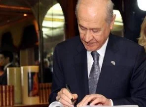 Bahçeli: Cumhurbaşkanı, bir PKK'lıyı mezarında onurlandırdı