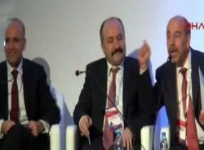 Bakanın katıldığı panelde alkol polemiği