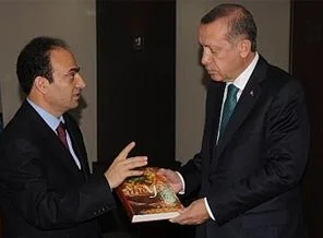 Baydemir'in Başbakan'a hediye ettiği Meyir kitabı