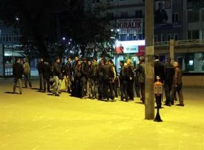 Bayrak asma kavgası