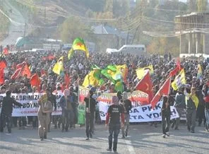BDP'lilerden sınırda protesto yürüyüşü