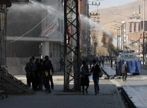 BDP'nin 'duvar' eylemine polis müdahalesi