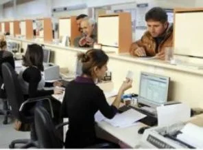 Çatıdan düşen memur hayatını kaybetti