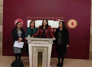 CHP'li kadın vekillerden Başbakan'a öğrenci evi tepkisi