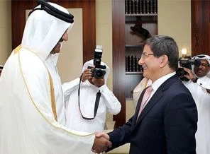 Davutoğlu Katar Emiri ile bir araya geldi