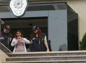 Eve geç kaldı diye kızan ağabeyini bıçakladı!