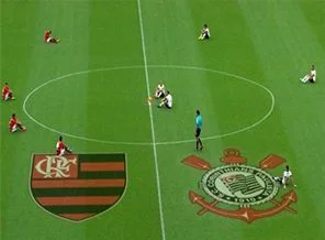 Futbolculardan oturma eylemi