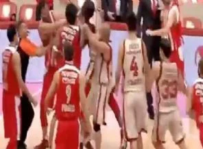 G.Saray maçında kavga