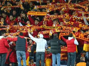 G.Saraylı taraftarlar arasında kavga çıktı