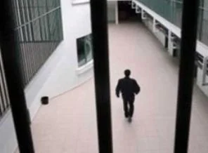 Gardiyanlara da başörtüsü özgürlüğü