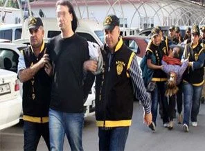 Genç kızlara kuaförde iğrenç tuzak!